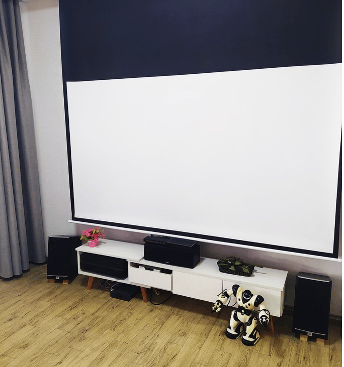 why should you buy a projectior screen when there is a white wall? 