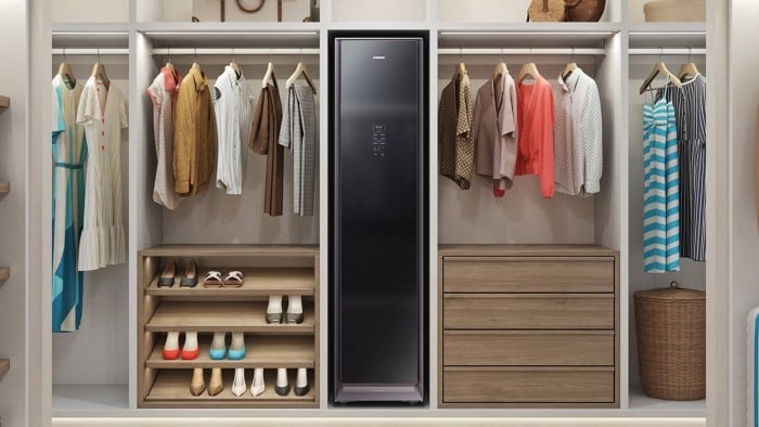 Smart wardrobe is coming. Let's take a look at the Samsung AirDresser.