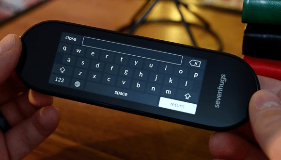SevenHugs Smart Remote X full keyboard