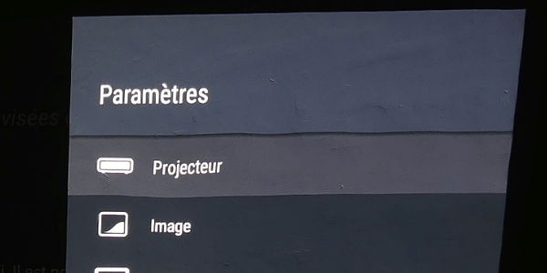 XIAOMi Laser Projector Reiview settled in French version