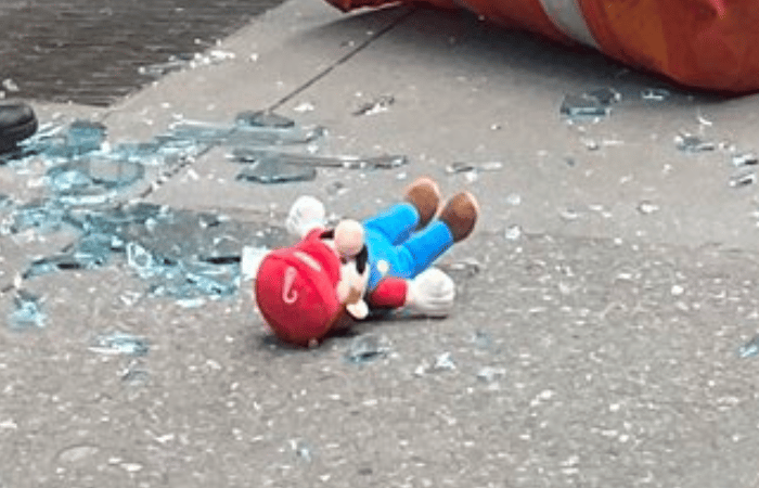 Marching protestors broken NY Nintendo Store Winodw