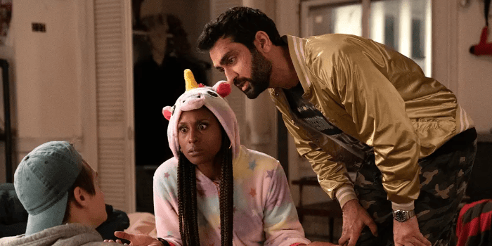 The Loverbirds is similar to the absurd comedy and focuses less on crime