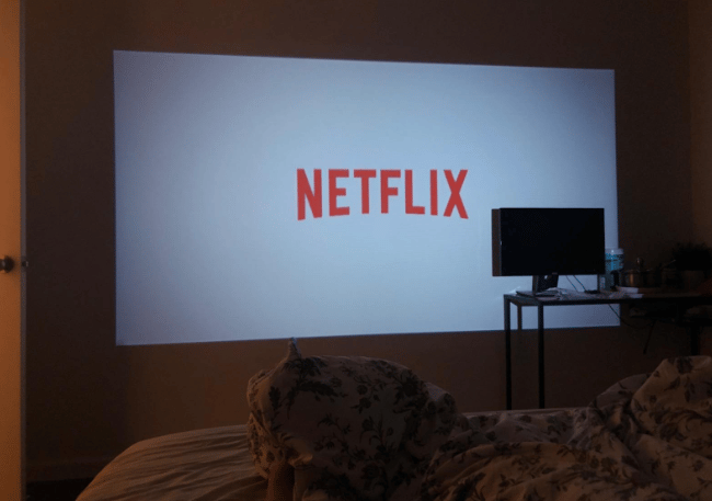 Cheap Hompow Mini Projector: pros and cons, things should be paid attention