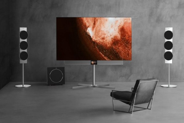 Skyworth brings its luxury customized TV Metz Sculpture into China