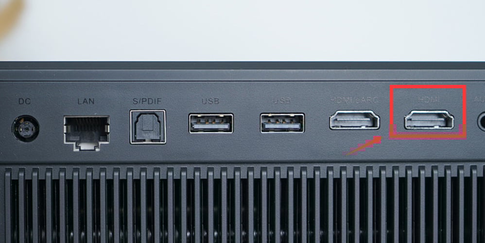 Use an HDMI cable to connect the ps4 and the HDMI interface of the projector