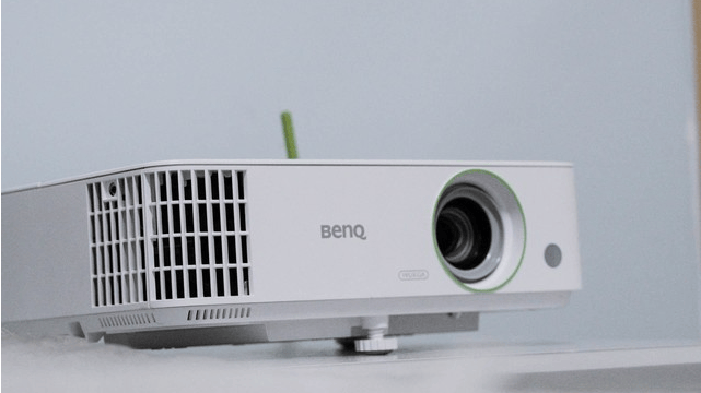 BenQ E592 Smart Projector Review