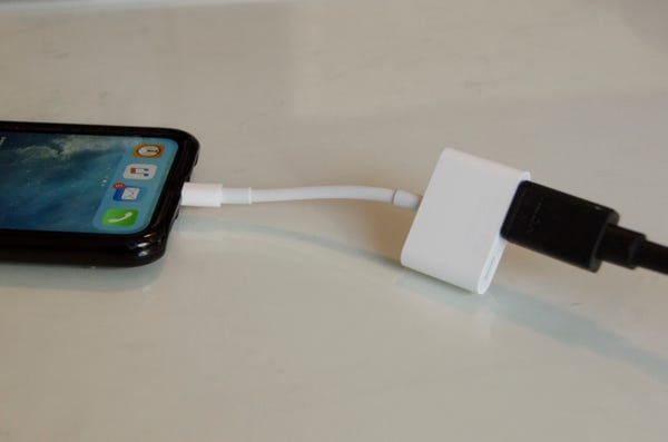 HDMI cable connect to iphone.jpg