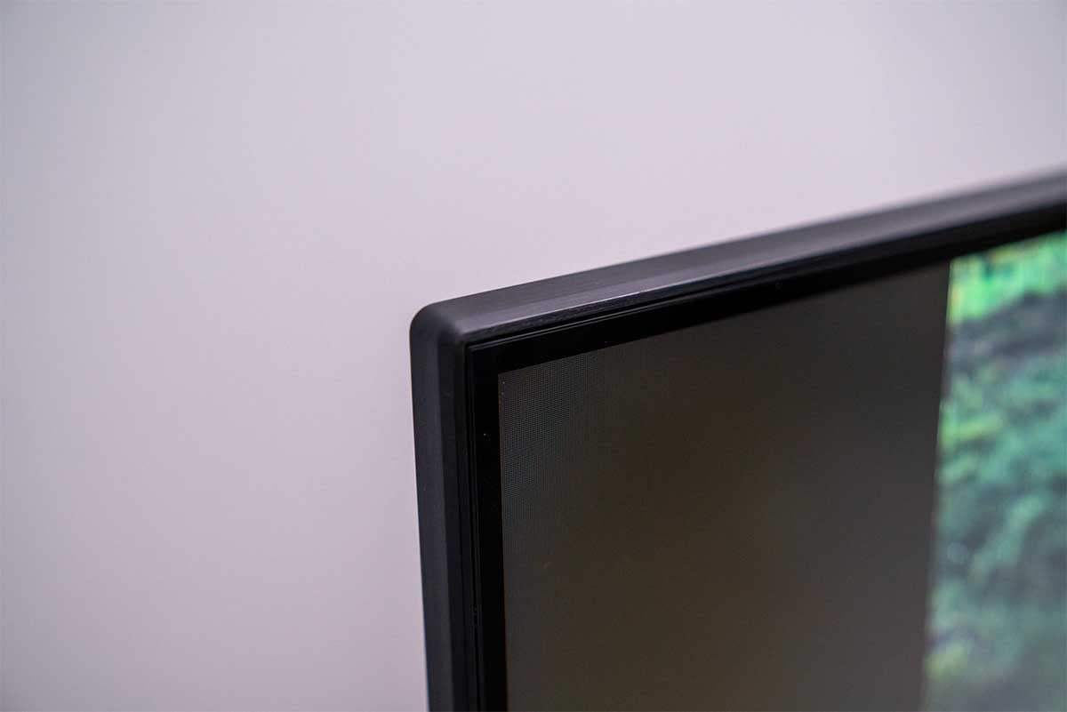 Hisense E8H TV bezel.jpg