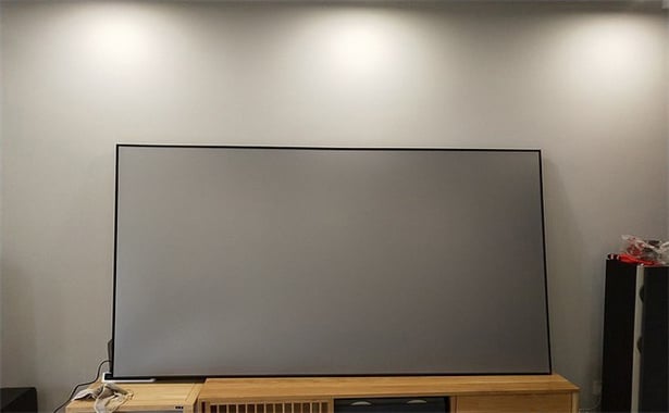 projector screen vs white wall (3).jpeg
