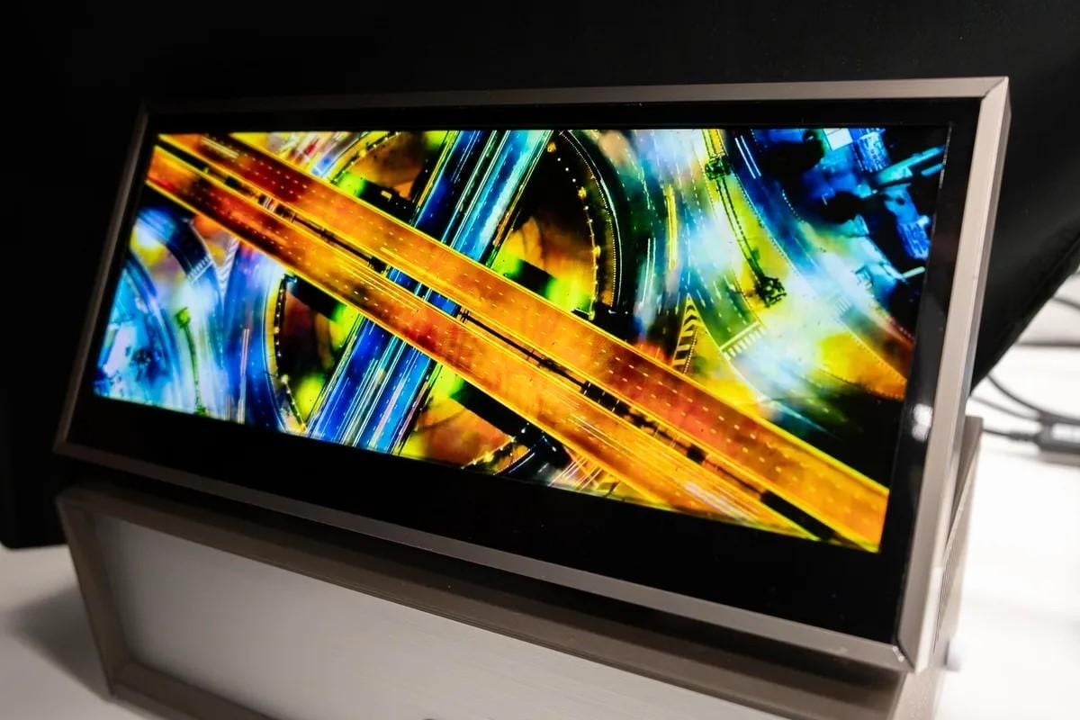 Sharp Unveils 12.3-inch NanoLED TV Prototype.jpg